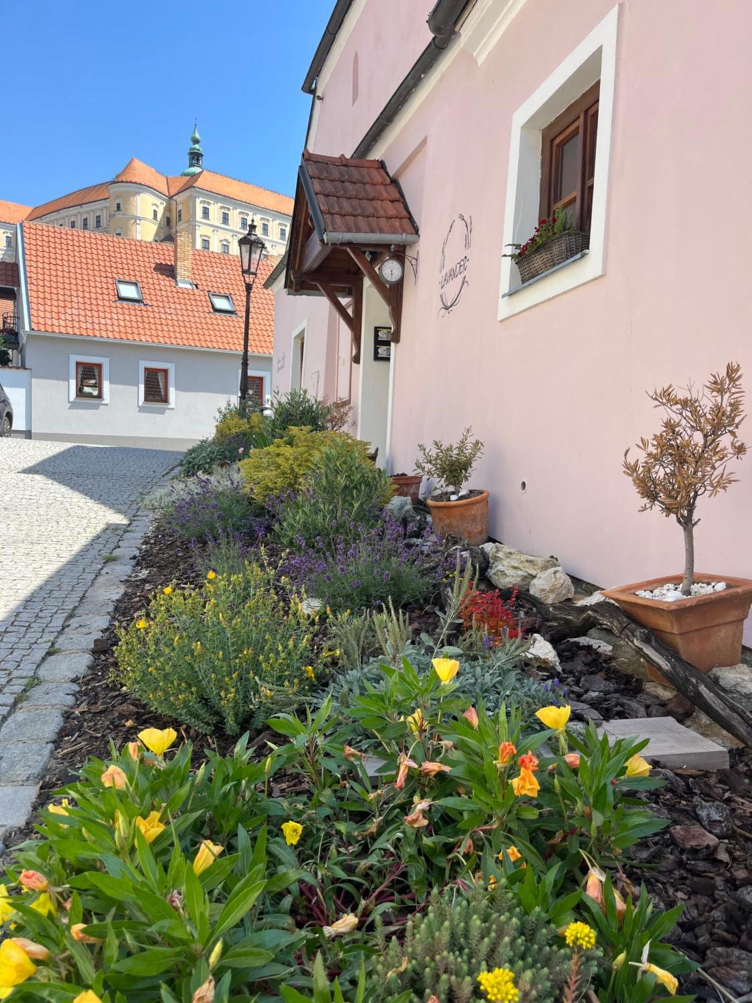 Apartmany Lavander Микулов Екстериор снимка